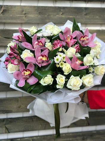 Букет цветов из: Розы и Хризантемы в Тропарево