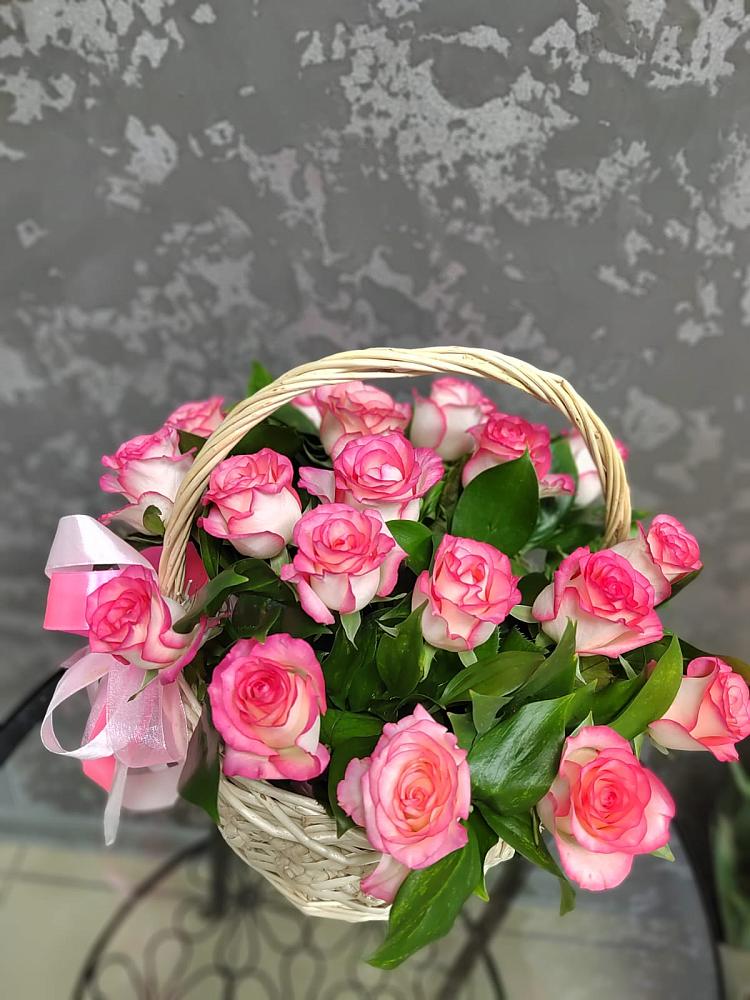 Цветочная композиция из Розы в корзине в Тропарево