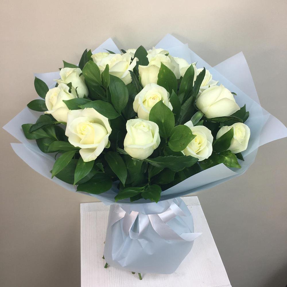 Букет 15 Белых роз Проуд в Тропарево