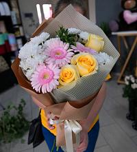 Букет цветов из:  Герберы, Розы и Хризантемы в Тропарево