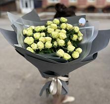 Букет Белые кустовые розы Солинеро в Тропарево