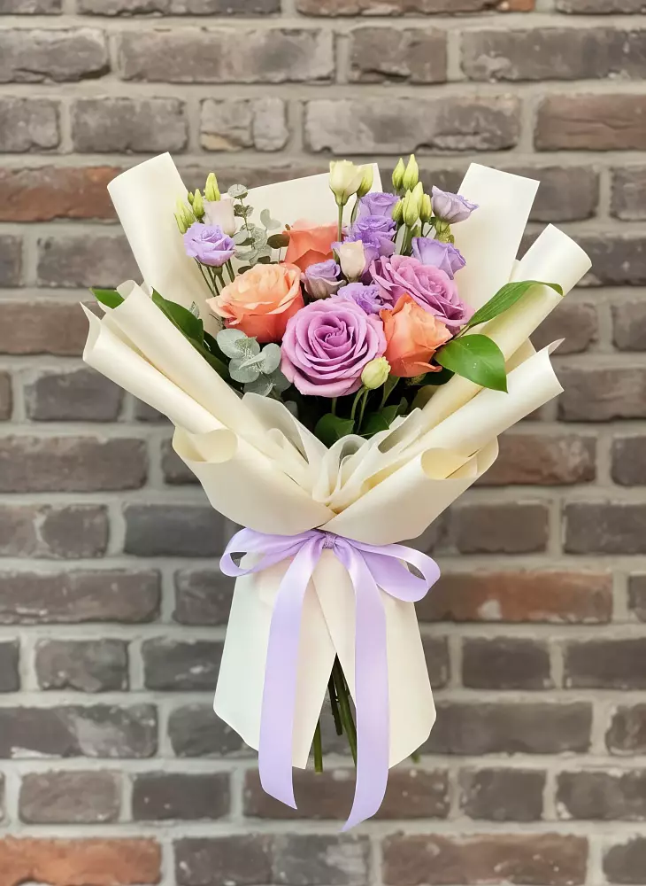 Букет цветов из: Лизиантусы и Розы в Тропарево