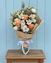 Букет цветов из:  Альстромерии, Лизиантусы, Розы и Хризантемы в Тропарево