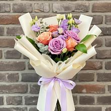 Букет цветов из:  Лизиантусы и Розы в Тропарево