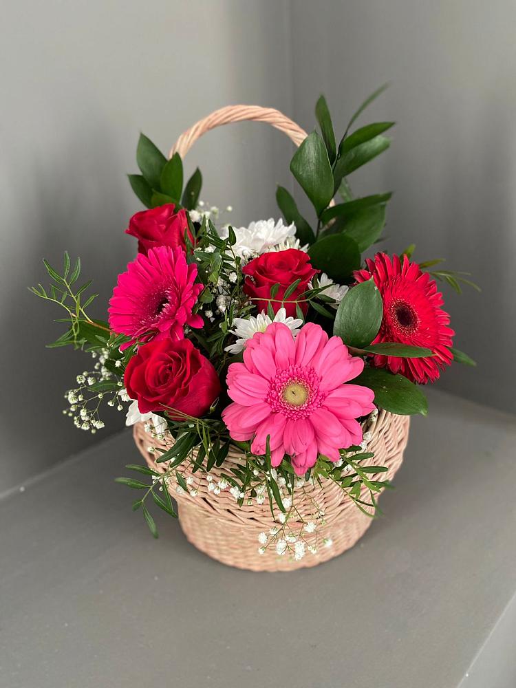 Цветочная композиция из Розы, Хризантемы и Герберы в корзине в Тропарево