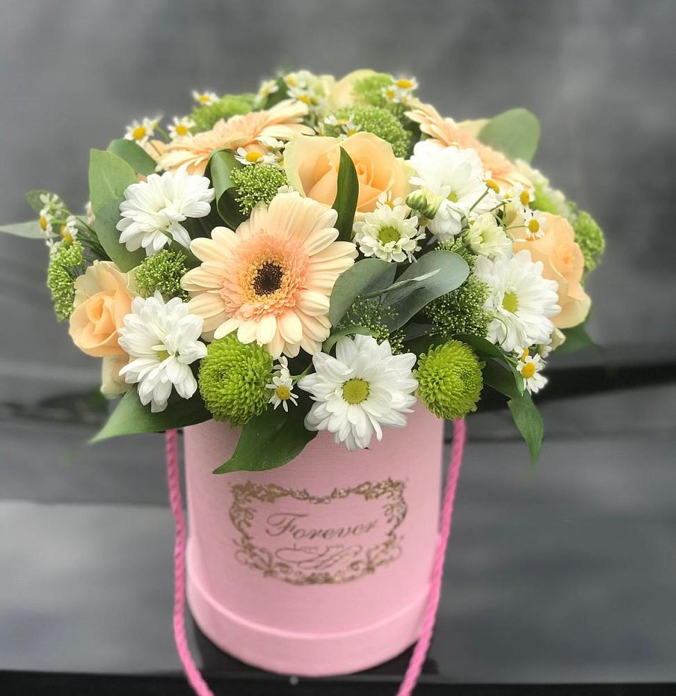 Цветочная композиция из Розы, Герберы и Хризантемы в шляпной коробке в Тропарево