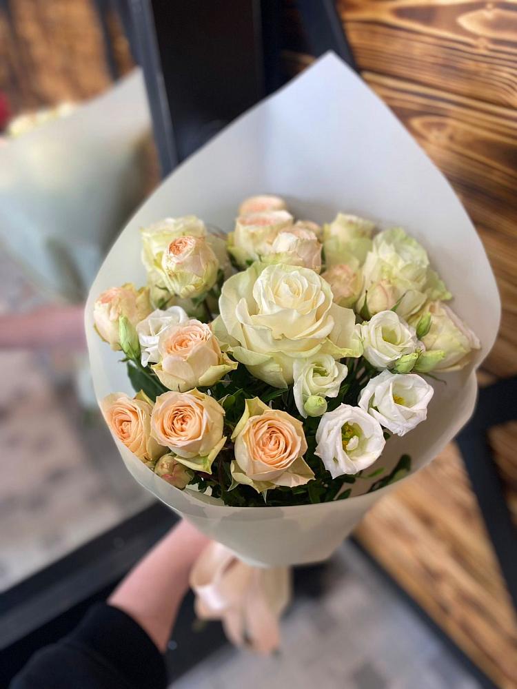 Букет цветов из: Розы и Лизиантусы в Тропарево